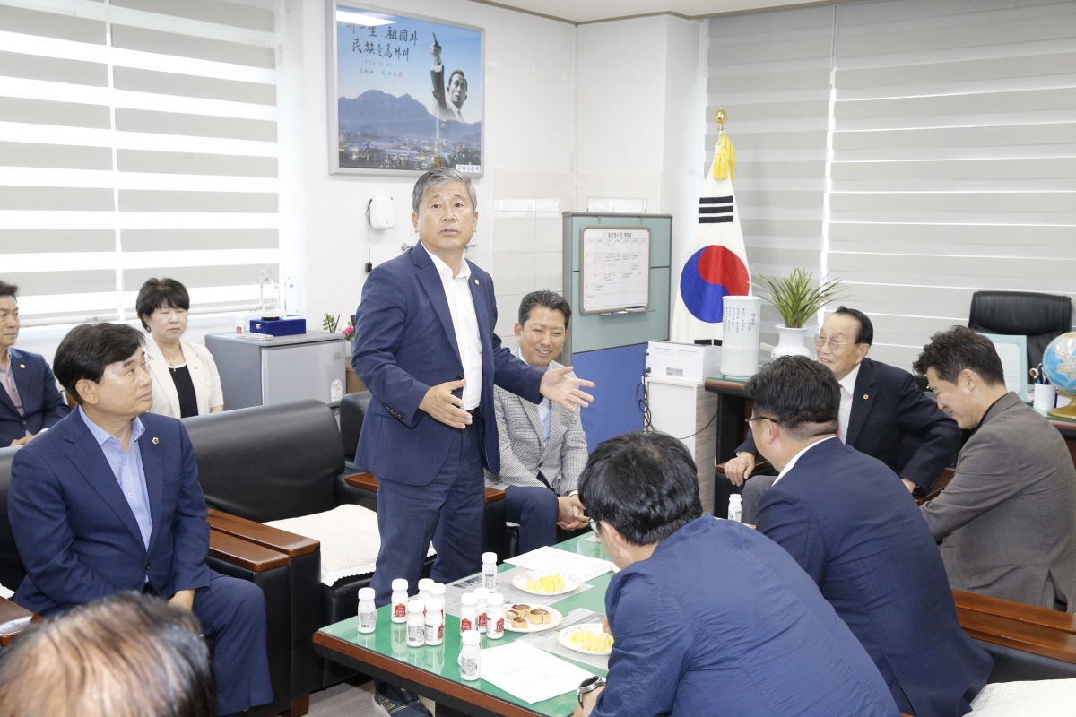 20240913-074[_P7U4455-추석맞이 노인복지회관 방문 어르신 인사.jpg