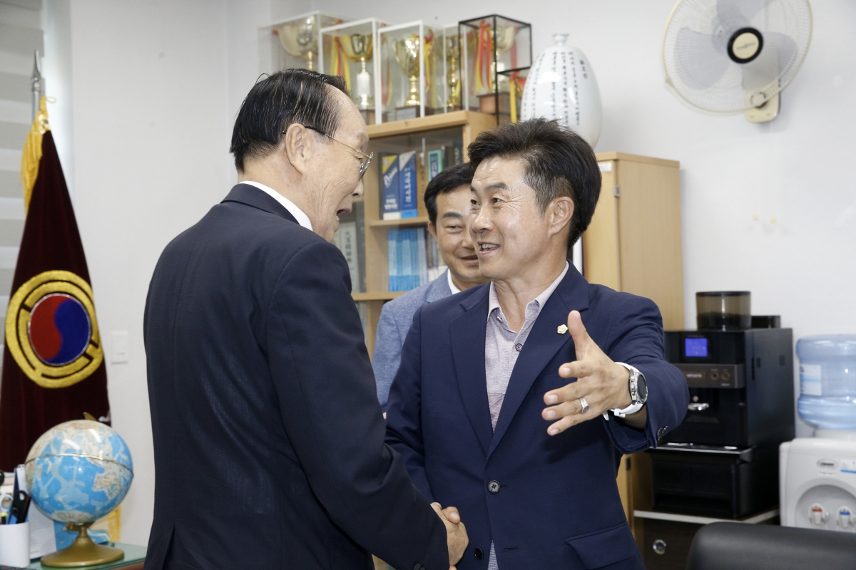 20240913-056[_P7U4403-추석맞이 노인복지회관 방문 어르신 인사.jpg