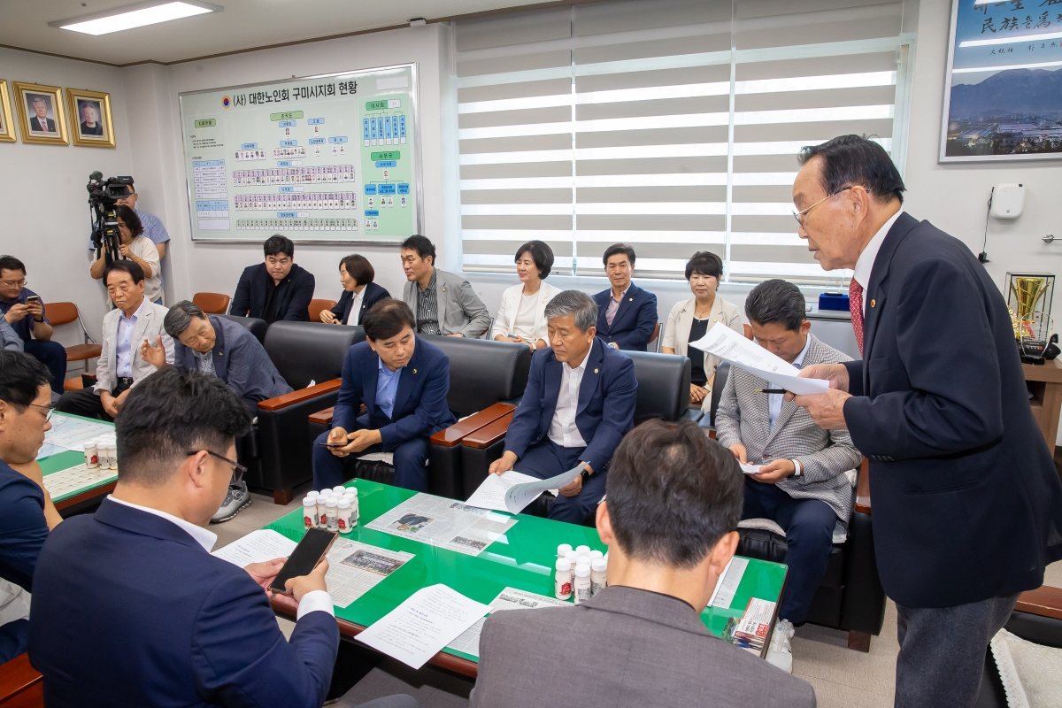20240913-072[_P7U4449-추석맞이 노인복지회관 방문 어르신 인사.jpg