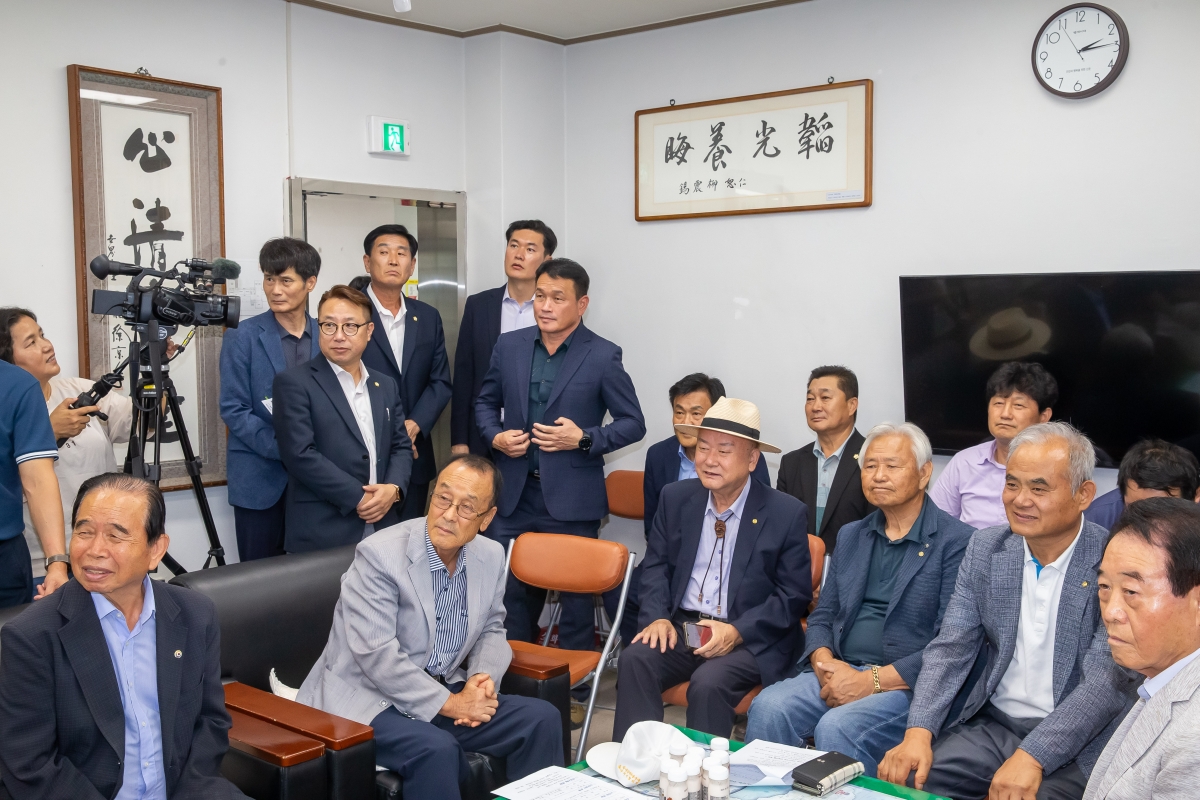 20240913-070[_P7U4444-추석맞이 노인복지회관 방문 어르신 인사.jpg