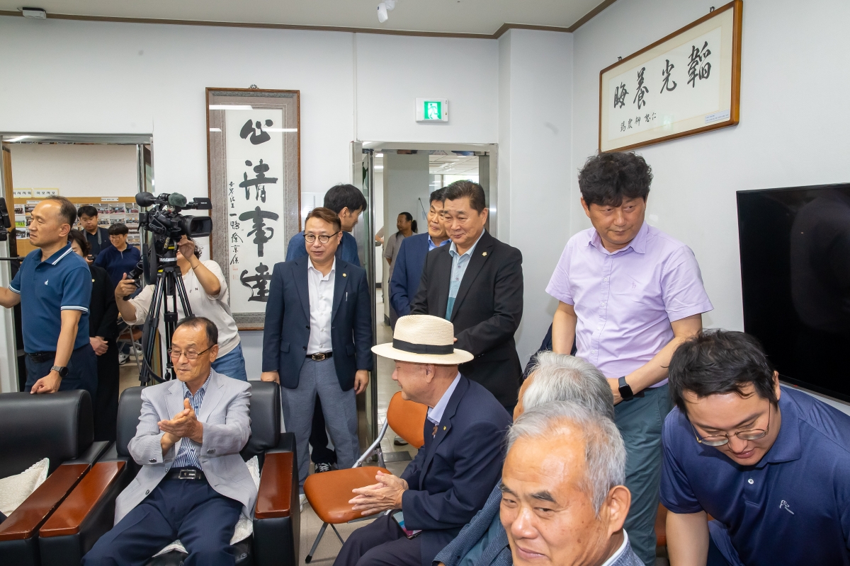 20240913-069[_P7U4442-추석맞이 노인복지회관 방문 어르신 인사.jpg