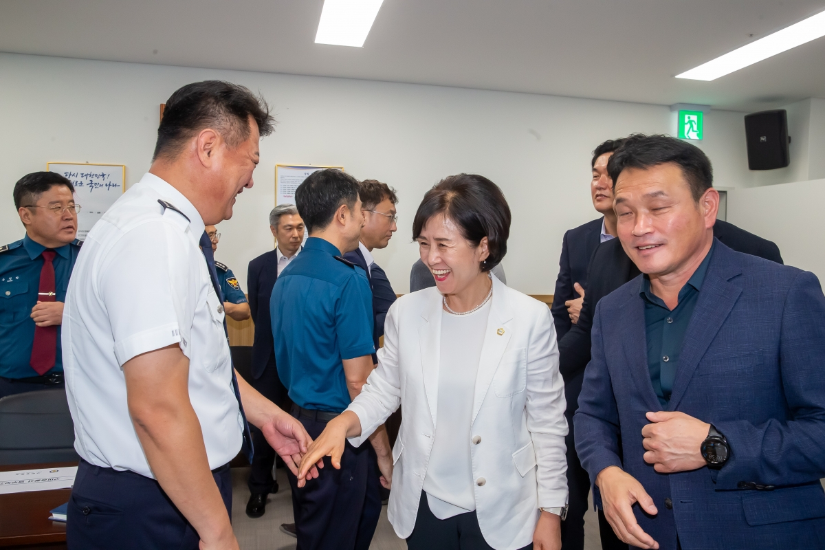 20240913-095[_P7U4511-추석맞이 구미경찰서 상황실 근무자 방문 격려.jpg