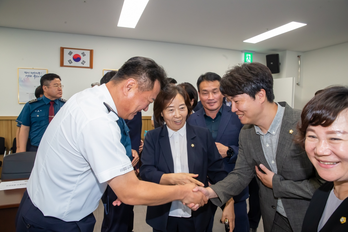 20240913-093[_P7U4506-추석맞이 구미경찰서 상황실 근무자 방문 격려.jpg