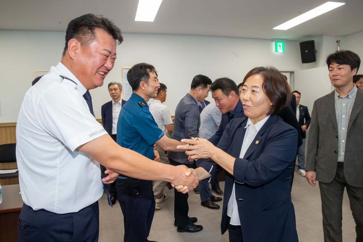 20240913-092[_P7U4504-추석맞이 구미경찰서 상황실 근무자 방문 격려.jpg