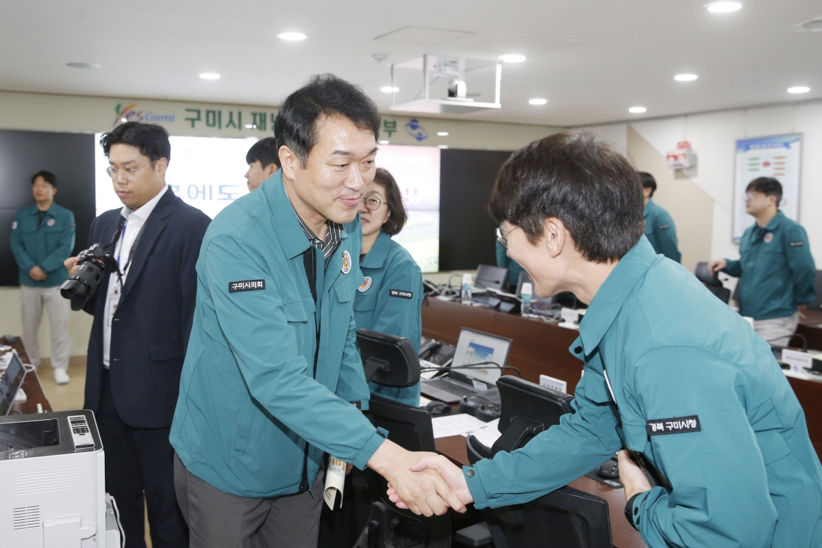 20240914-019[_P7U4635-추석맞이 구미시청 당직실 및 종합상황실 근무자 방문 격려.jpg