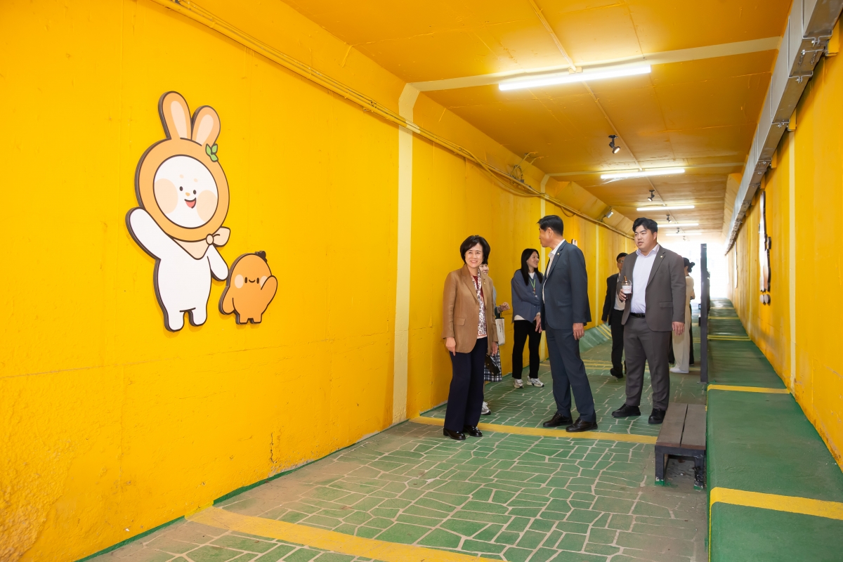 20241010-105[_P7U7591-의원연구단체 구미시 범죄예방 디자인연구회 경남 창원시 도시재생지원센터 산하 다함께 어울림센터 비교견학.jpg