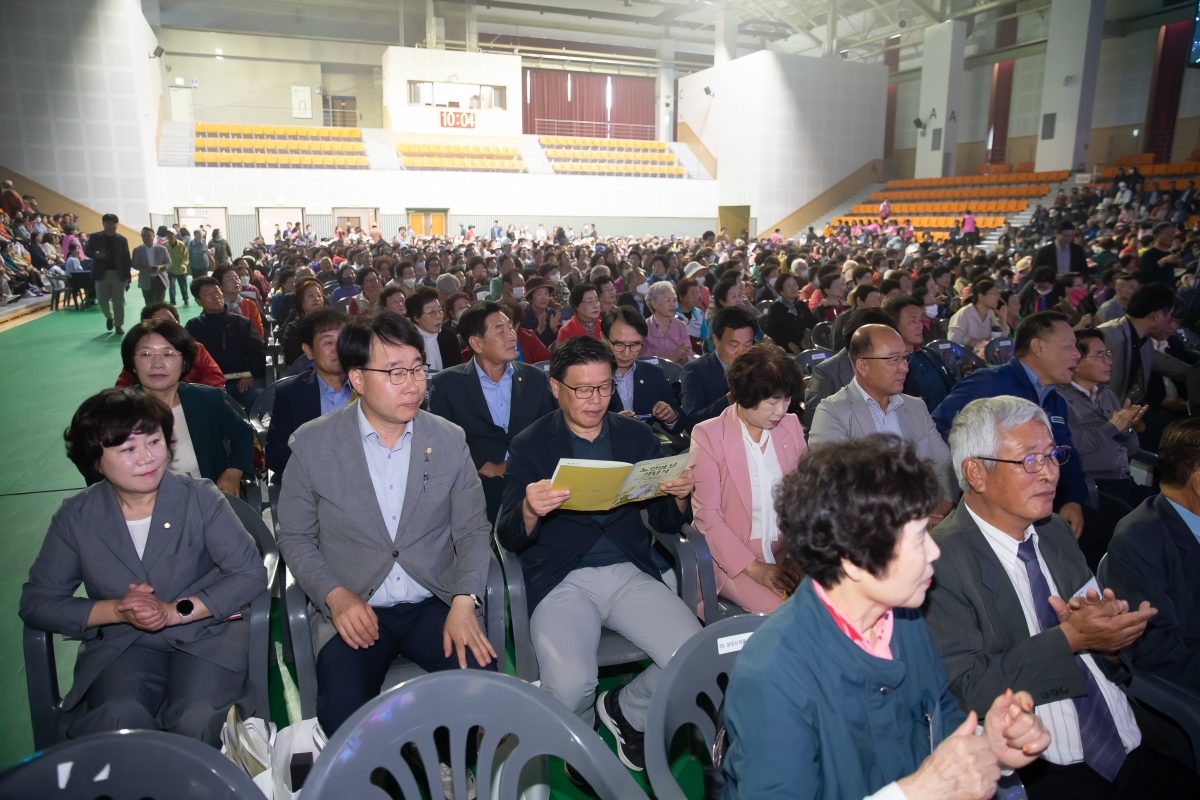 20241011-014[_P7U7728-제28회 노인의날 기념식.jpg
