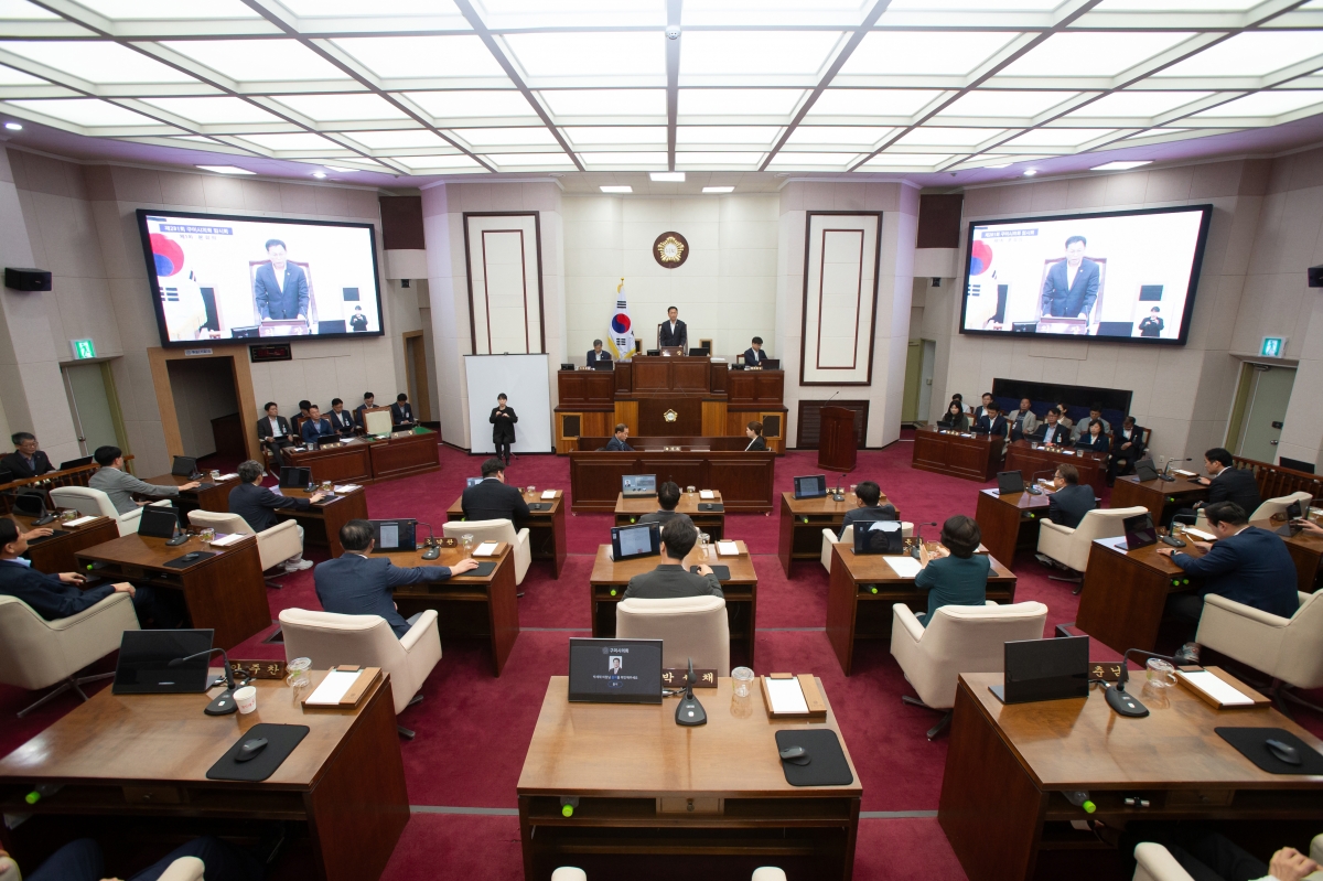 20241016-011[_P7U8251-제281회 임시회 제1차 본회의시 박교상 의장 회의주재.jpg
