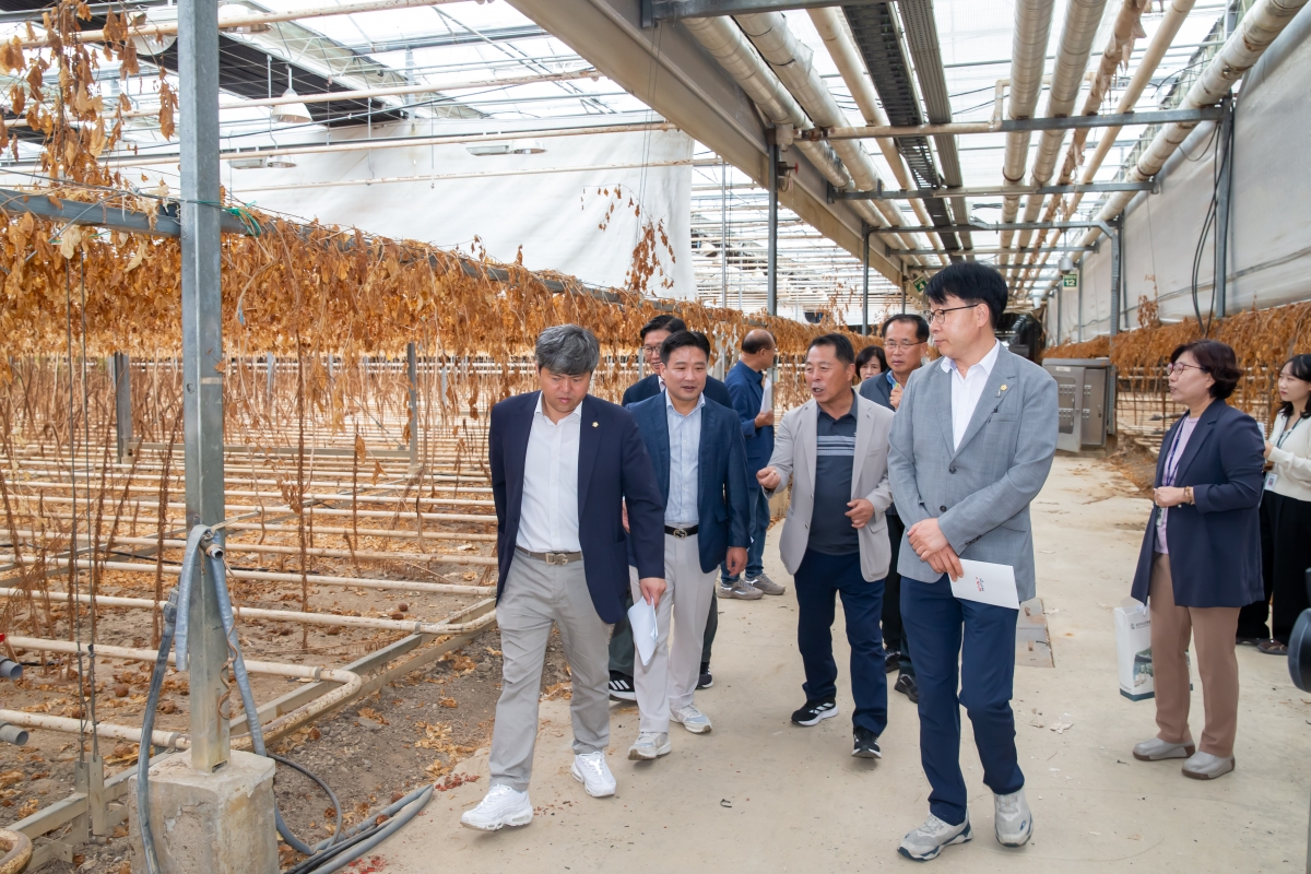 20241018-020[_P7U8812-제281회 임시회 산업건설위원회 구미시설원예생산단지 현장방문.jpg