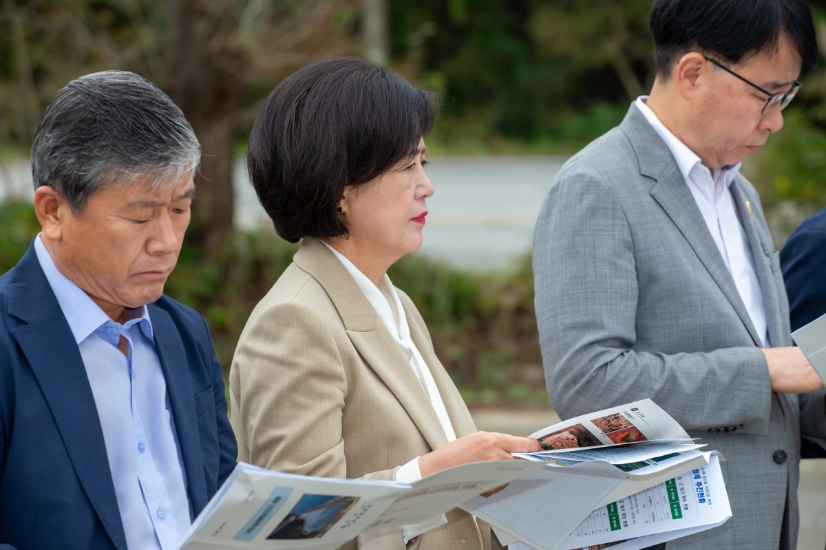 20241018-028[_P7U8831-제281회 임시회 산업건설위원회 소나무재선충병 관련 옥성면 현장방문.jpg