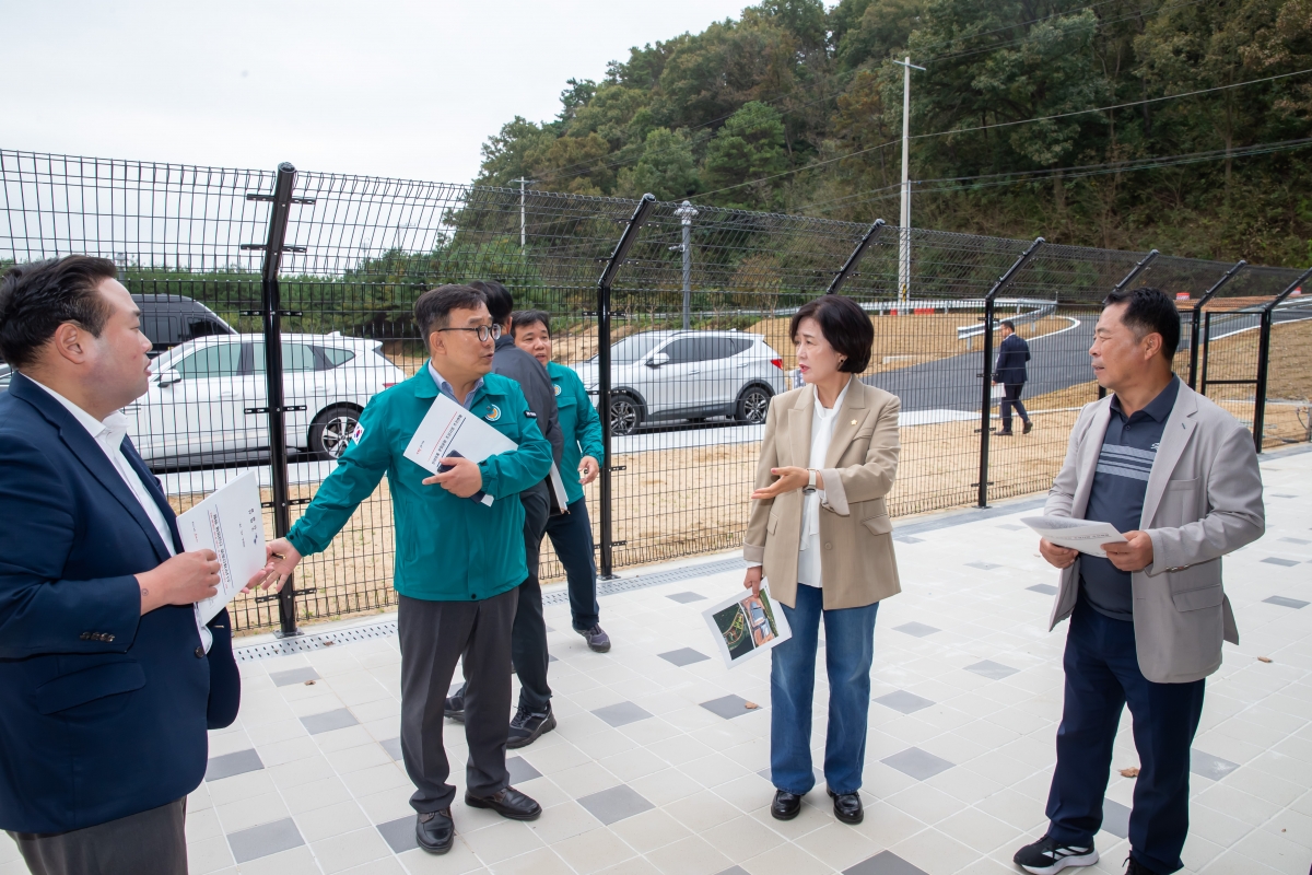 20241018-051[_P7U8891-제281회 임시회 산업건설위원회 옥성면 동물보호센터 옥성면 현장방문.jpg