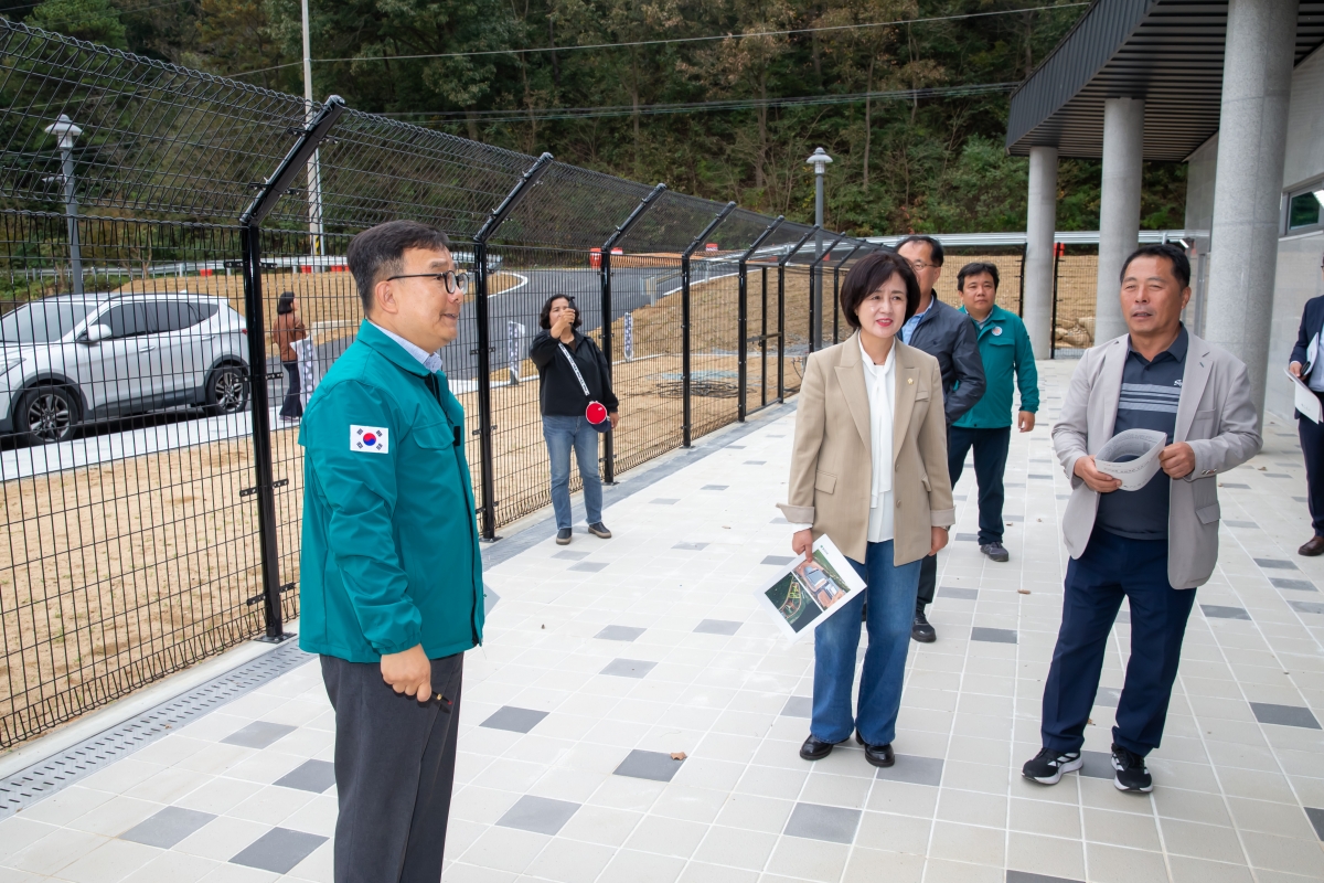 20241018-050[_P7U8888-제281회 임시회 산업건설위원회 옥성면 동물보호센터 옥성면 현장방문.jpg