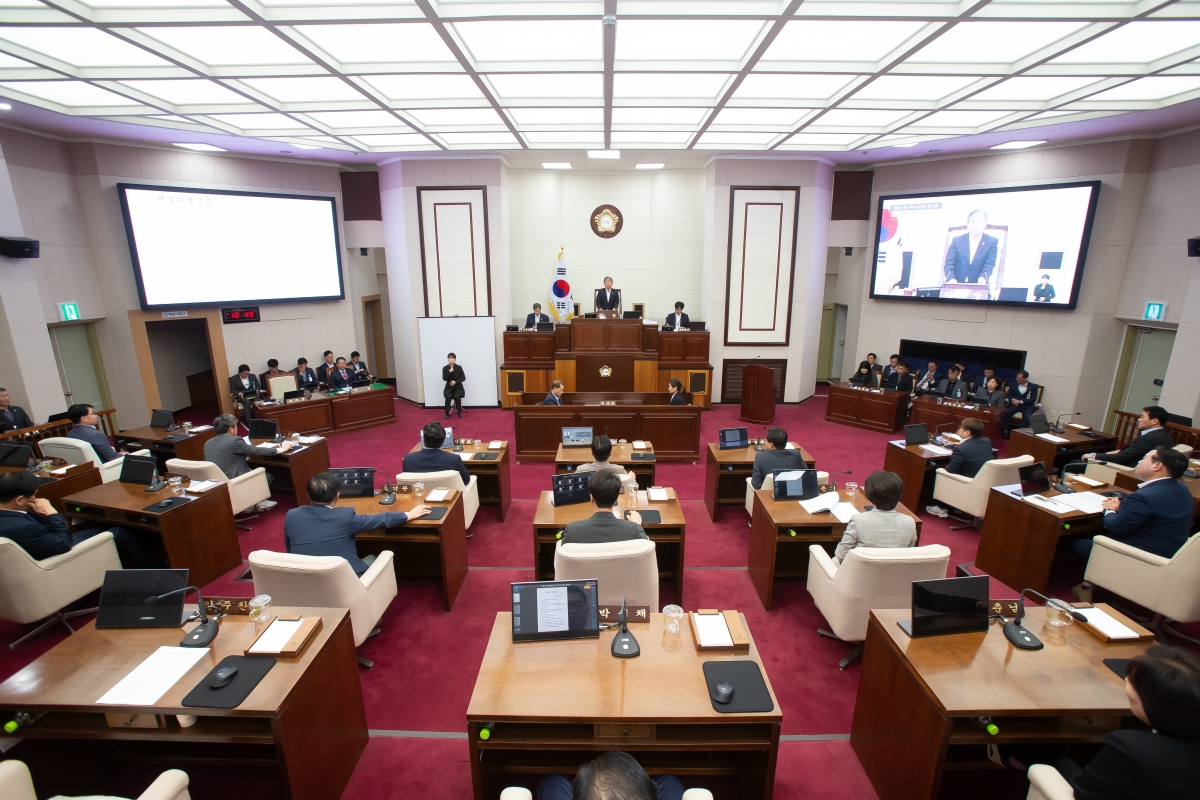 20241024-007[_P7U9844-제281회 임시회 제2차 본회의시 양진오 부의장 회의주재.jpg