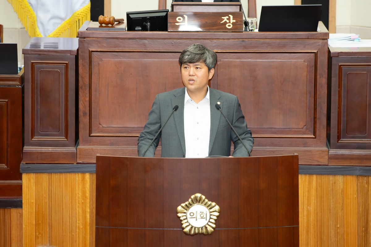 20241024-020[_P7U9813-제281회 임시회 제2차 본회의시 소진혁 의원 5분 자유발언.jpg