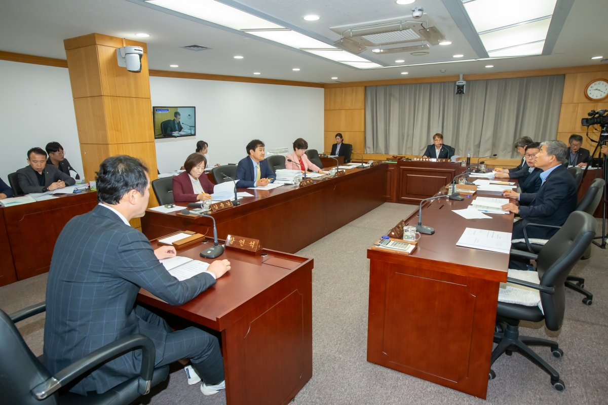 20241017-048[_P7U8326-제281회 임시회시 의회운영위원회 조례안 심사활동.jpg