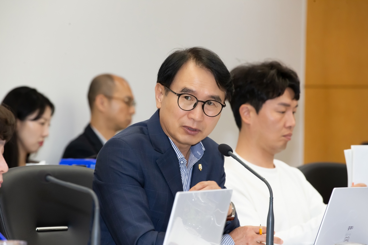 20241017-095[_P7U8687-제281회 임시회시 기획행정위원회 조례안 심사활동.jpg