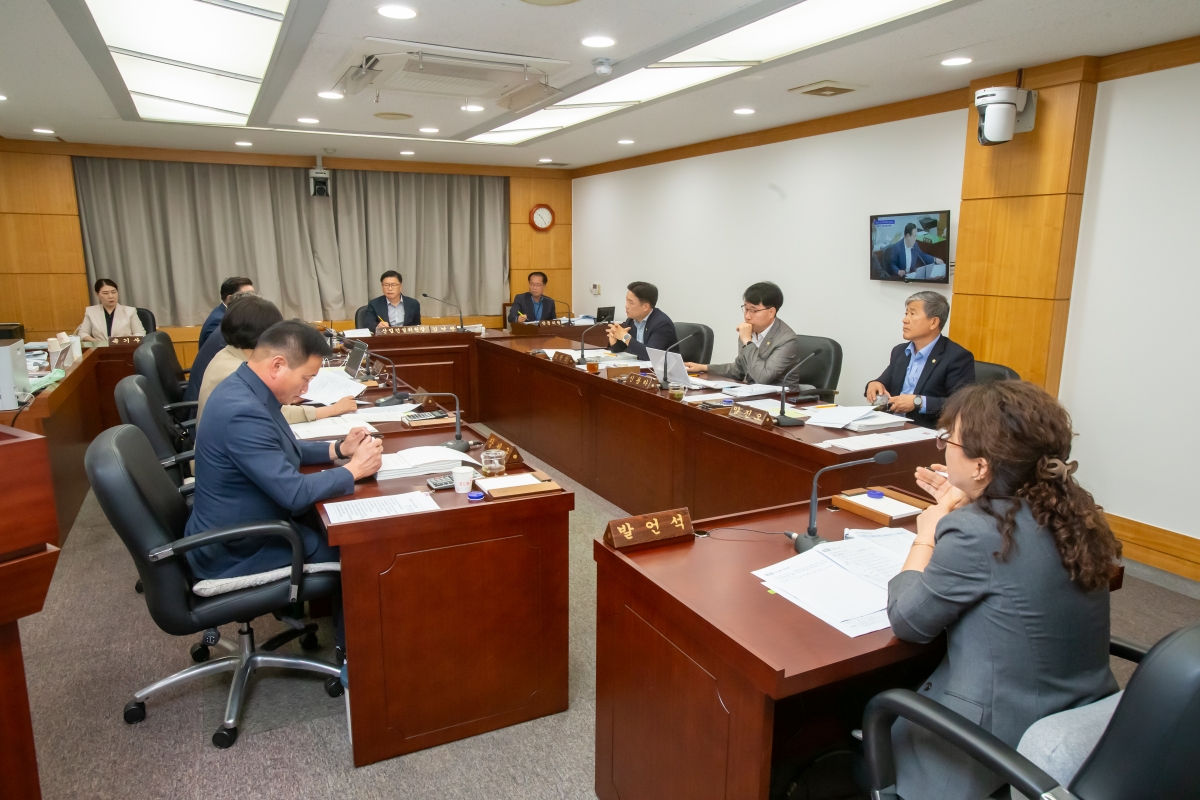20241017-101[_P7U8427-제281회 임시회시 산업건설위원회 조례안 심사활동.jpg