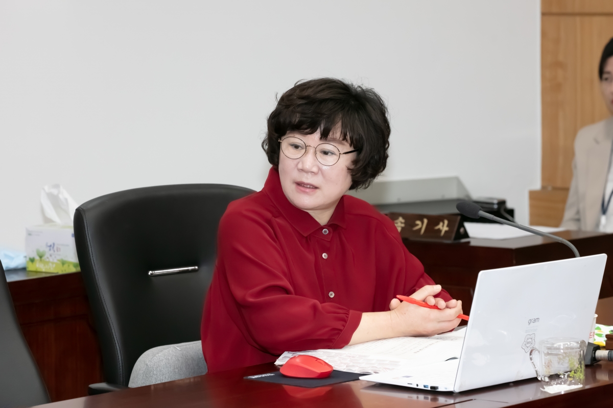 20241022-005[IMG_4486-제281회 임시회 문화환경위원회 소관 2025년도 주요업무계획안 청취 활동.jpg