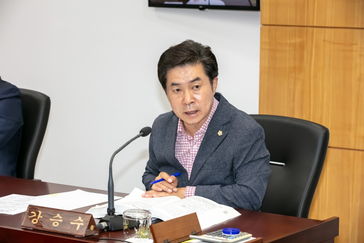 20241022-007[IMG_4488-제281회 임시회 문화환경위원회 소관 2025년도 주요업무계획안 청취 활동.jpg