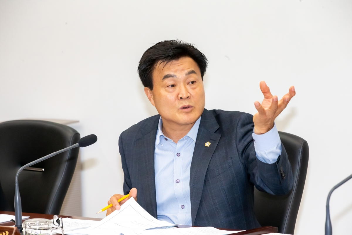 20241017-135[_P7U8489-제281회 임시회시 문화환경위원회 조례안 심사활동.jpg