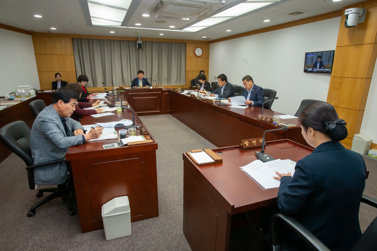20241017-124[_P7U8446-제281회 임시회시 문화환경위원회 조례안 심사활동.jpg