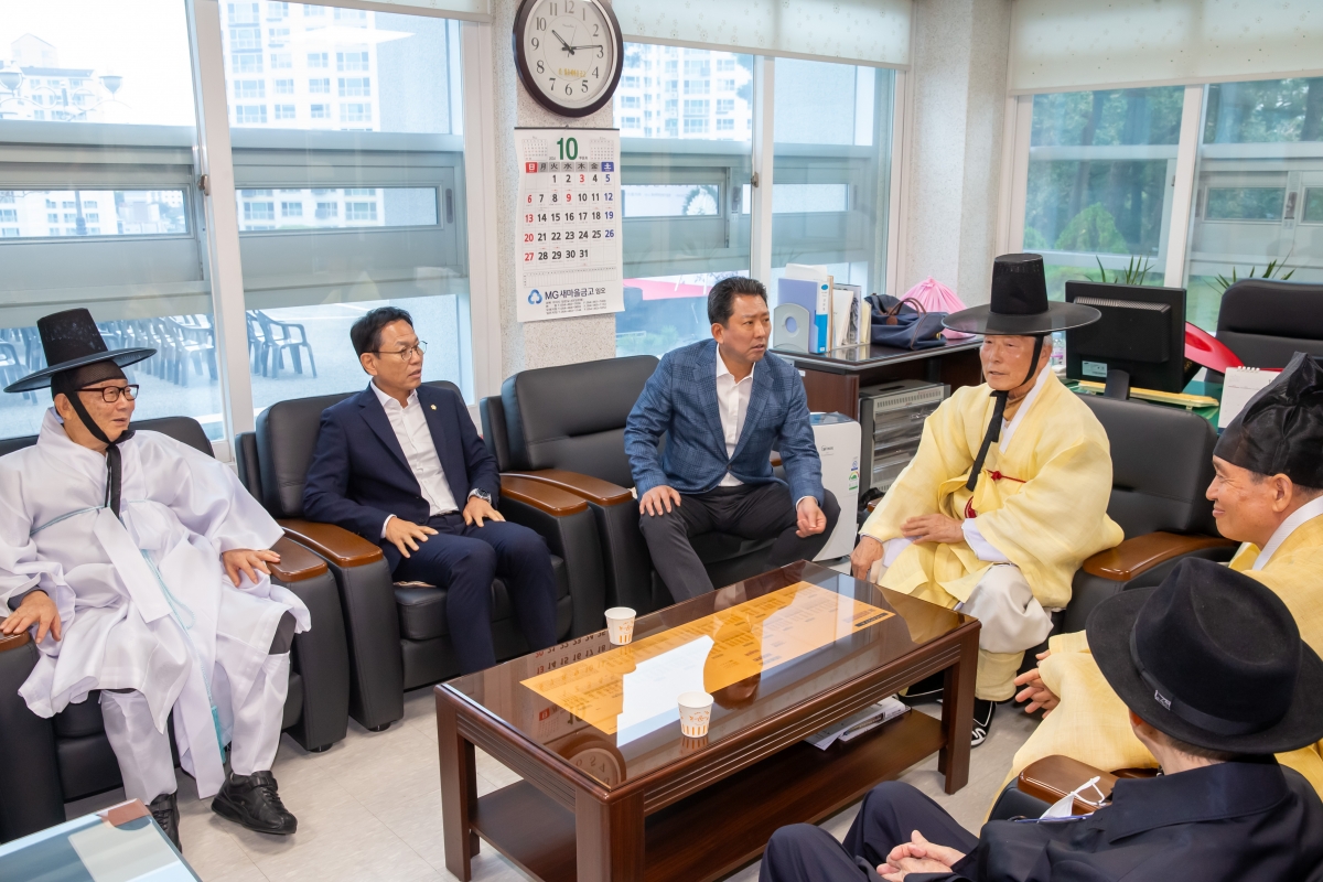 20241021-013[_P7U9136-왕산허위선생 추계향사 및 116주기 추도식.jpg