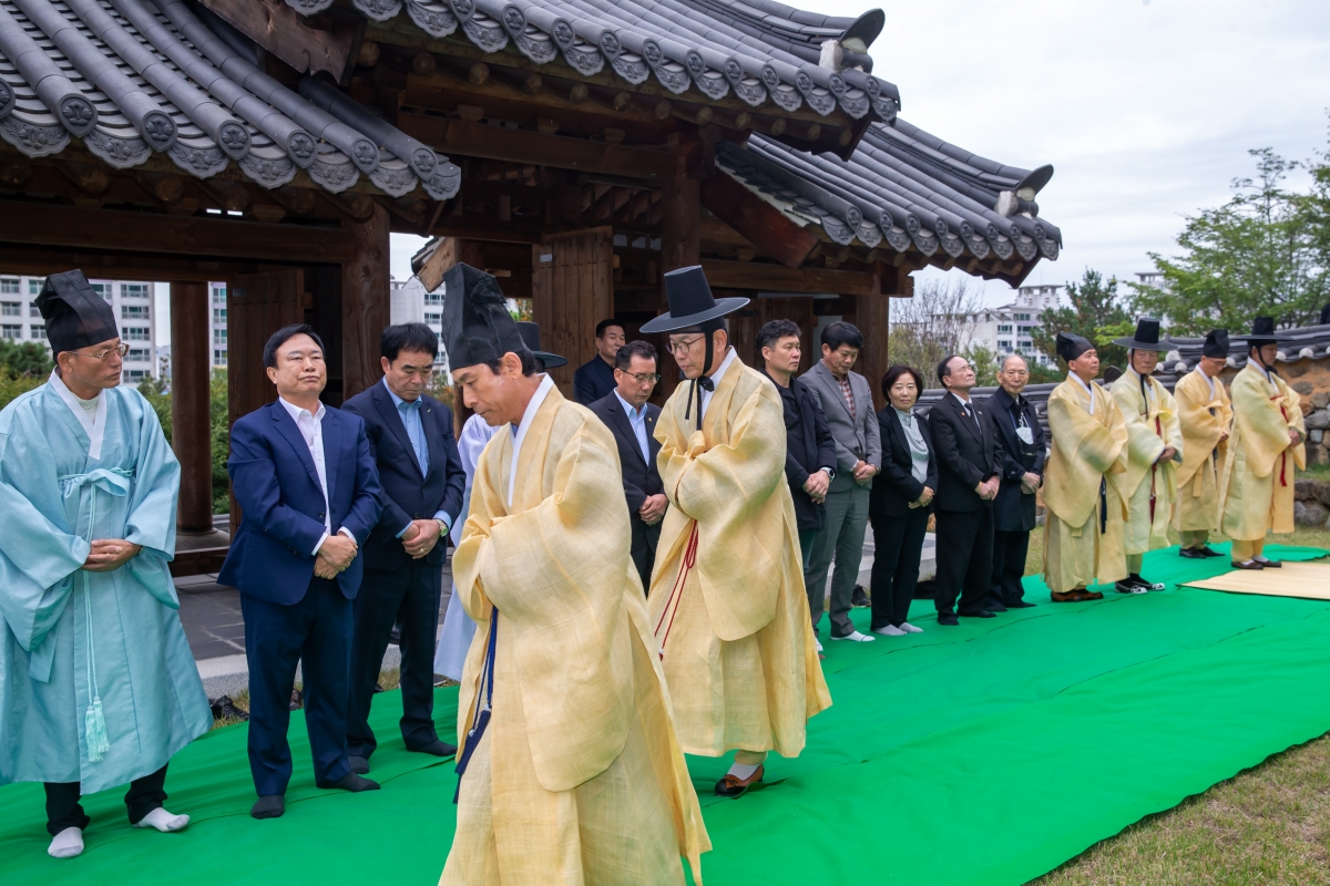 20241021-021[_P7U9177-왕산허위선생 추계향사 및 116주기 추도식.jpg