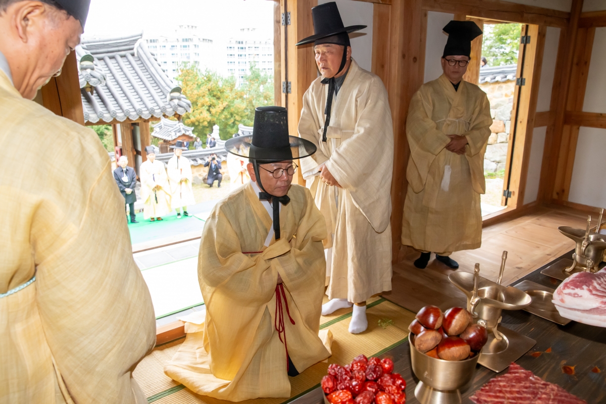 20241021-022[_P7U9178-왕산허위선생 추계향사 및 116주기 추도식.jpg