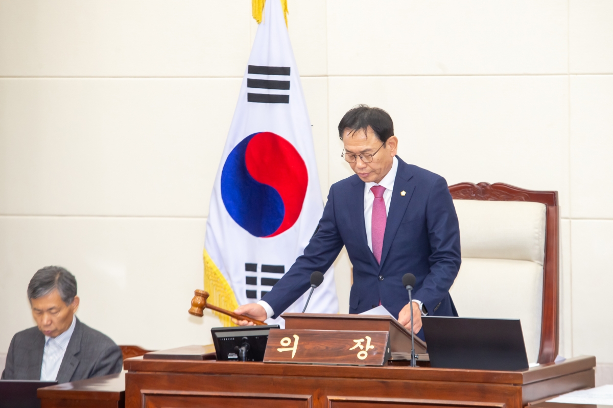 20241125-022[_P7U4262-제262회 정례회 제1차 본회의시 박교상 의장 회의주재.jpg