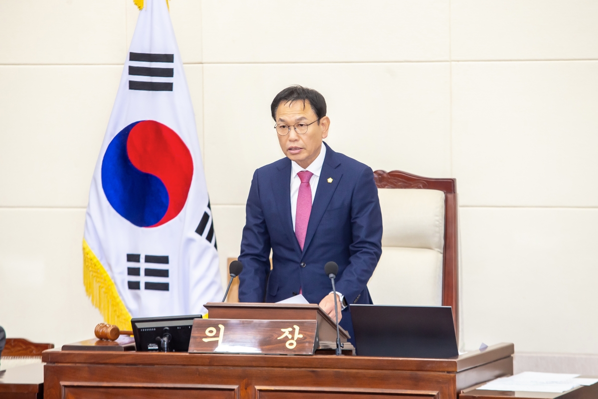 20241125-023[_P7U4265-제262회 정례회 제1차 본회의시 박교상 의장 회의주재.jpg