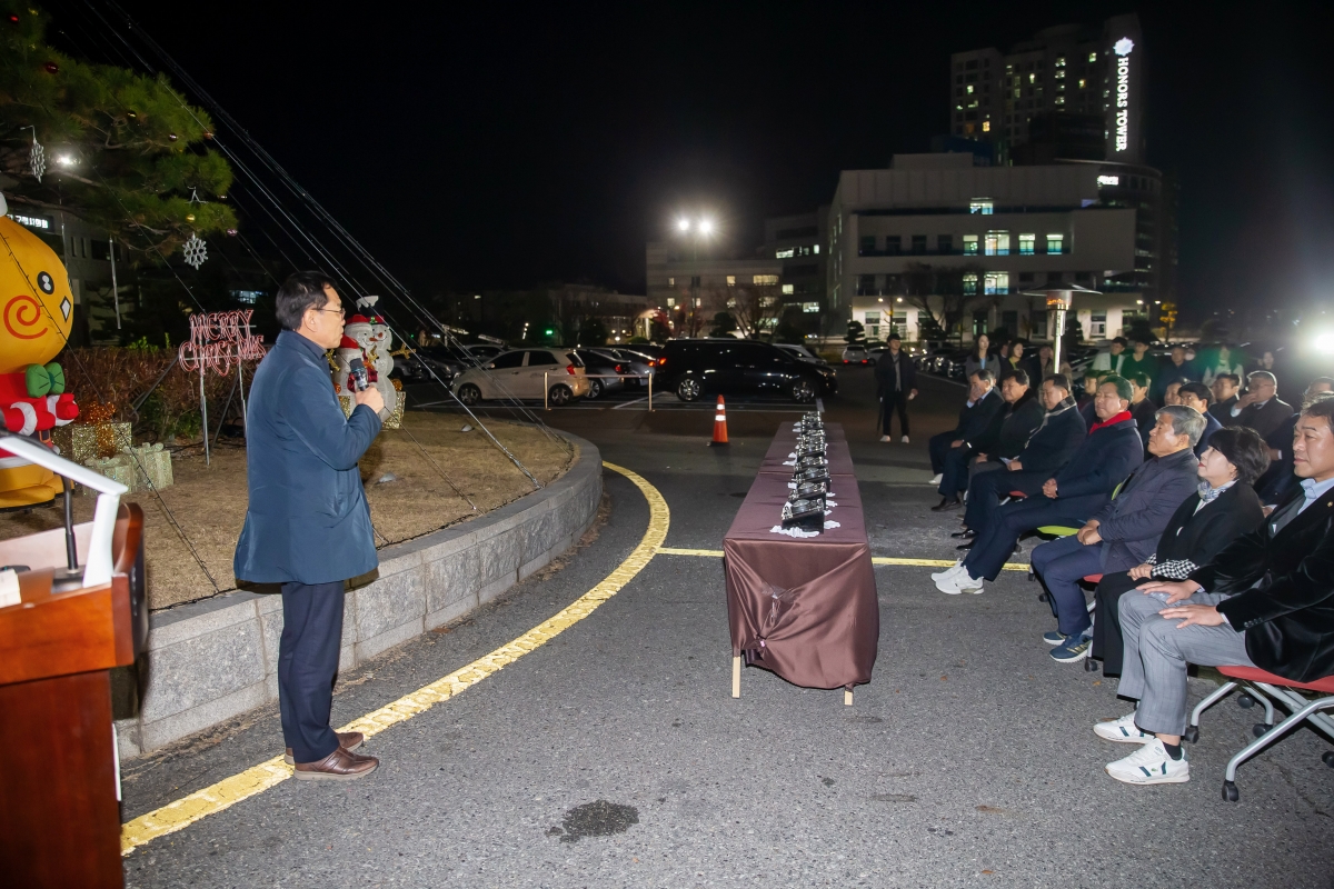 20241126-121[_P7U4702-시청 원형화단 트리 점등식.jpg