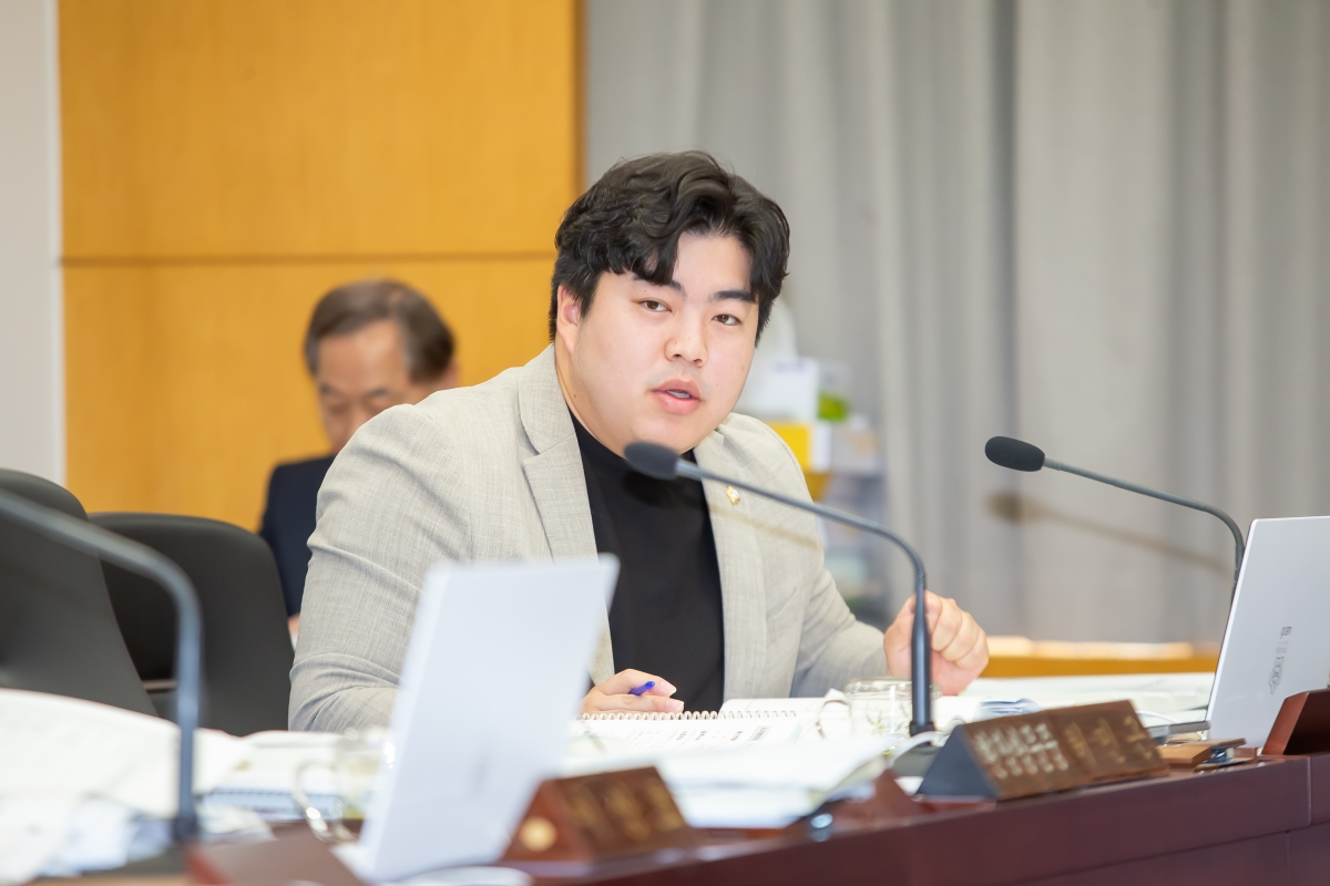 20241129-011[_P7U5164-제262회 정례회시 기획행정위원회 2025년도 예산안 및 기금운용계획안 예비심사활동.jpg