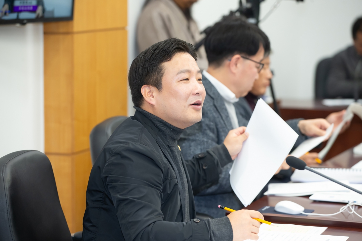20241126-038[_P7U4579-제262회 정례회시 산업건설위원회 조례안 심사활동.jpg
