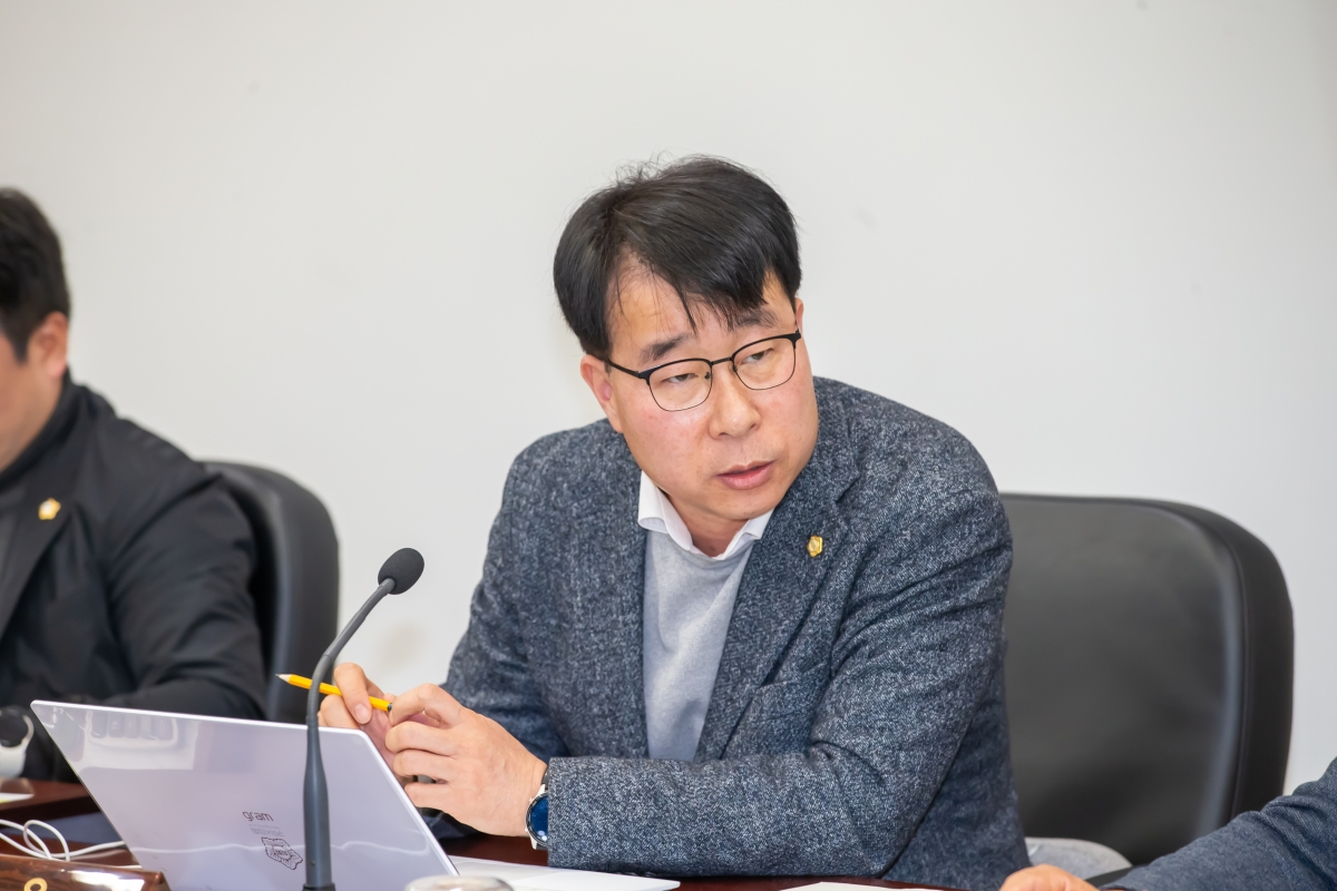 20241126-050[_P7U4645-제262회 정례회시 산업건설위원회 조례안 심사활동.jpg