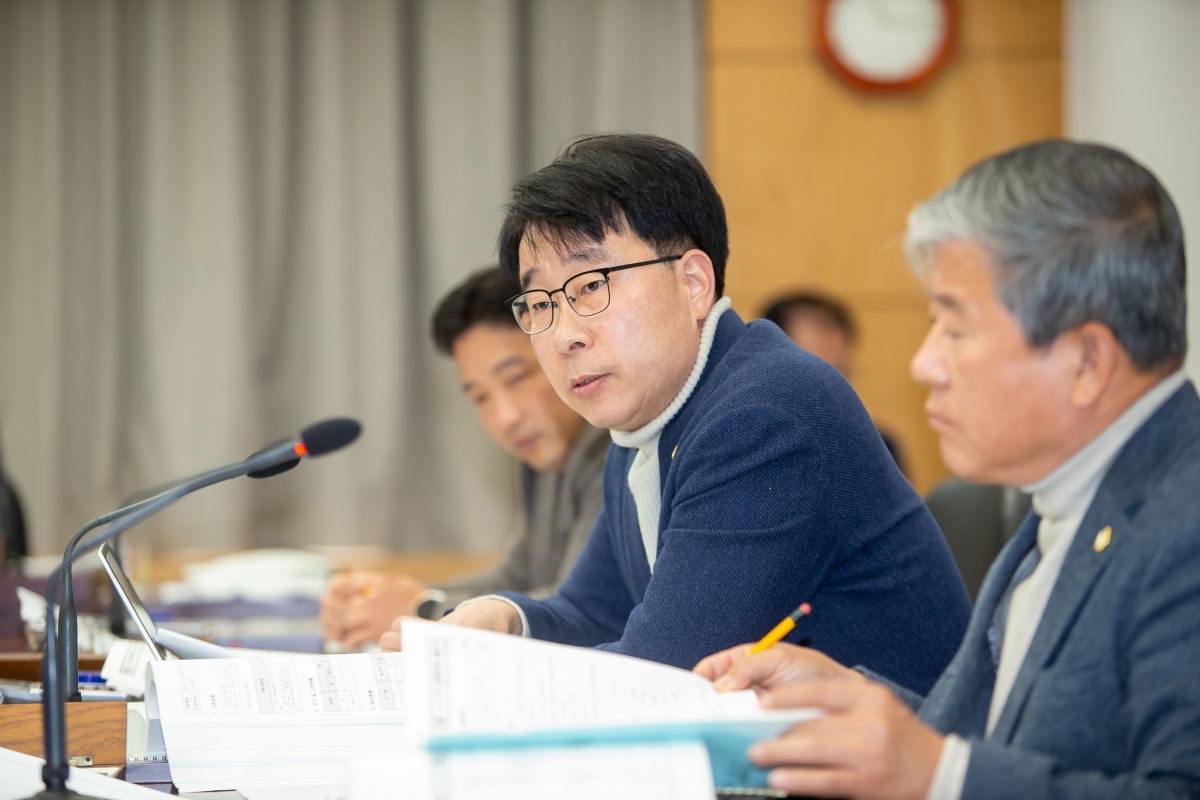 20241127-036[_P7U4890-제262회 정례회시 산업건설위원회 2025년도 예산안 및 기금운용계획안 예비심사활동.jpg
