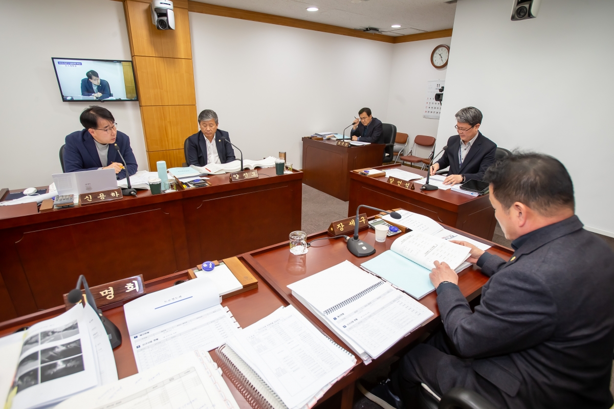 20241129-019[_P7U5182-제262회 정례회시 산업건설위원회 2025년도 예산안 및 기금운용계획안 예비심사활동.jpg