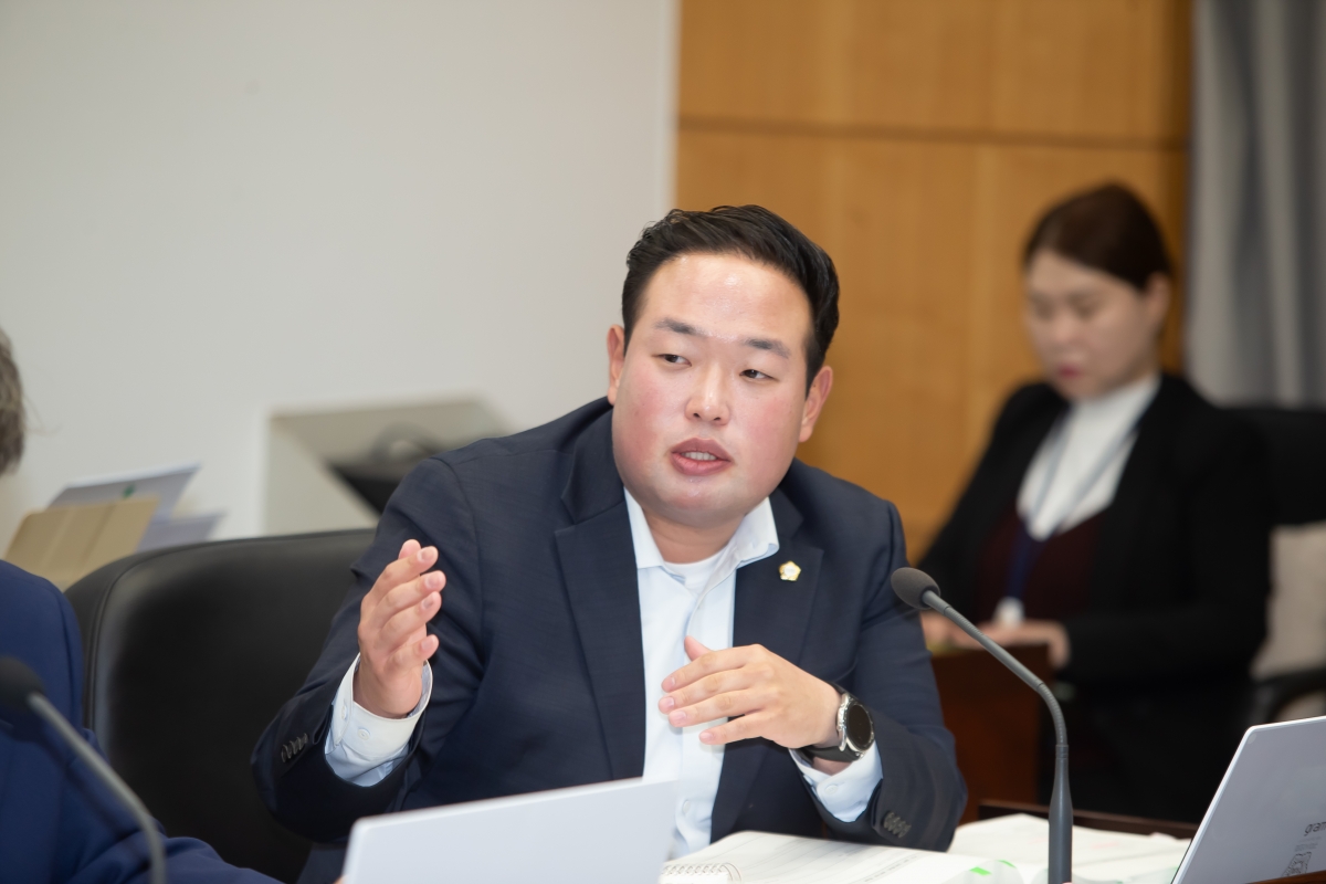 20241127-042[_P7U4926-제262회 정례회시 산업건설위원회 2025년도 예산안 및 기금운용계획안 예비심사활동.jpg