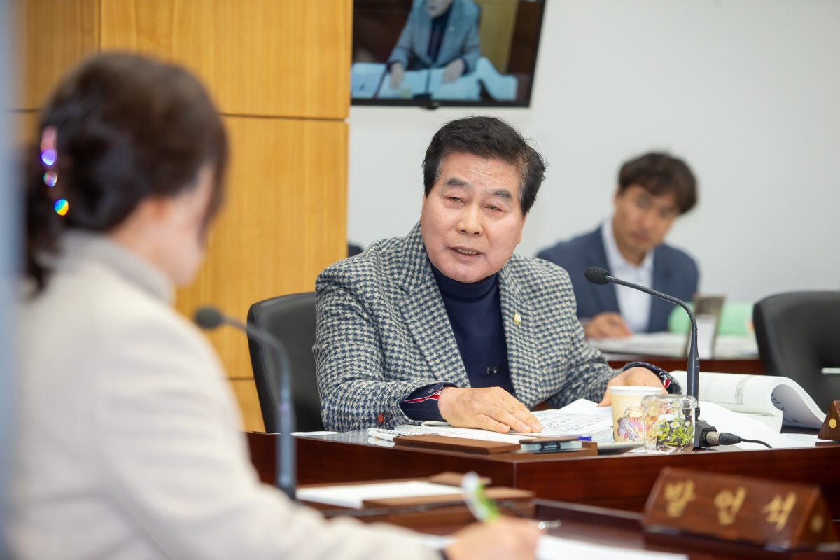 20241127-054[_P7U4819-제262회 정례회시 문화환경위원회 2025년도 예산안 및 기금운용계획안 예비심사활동.jpg