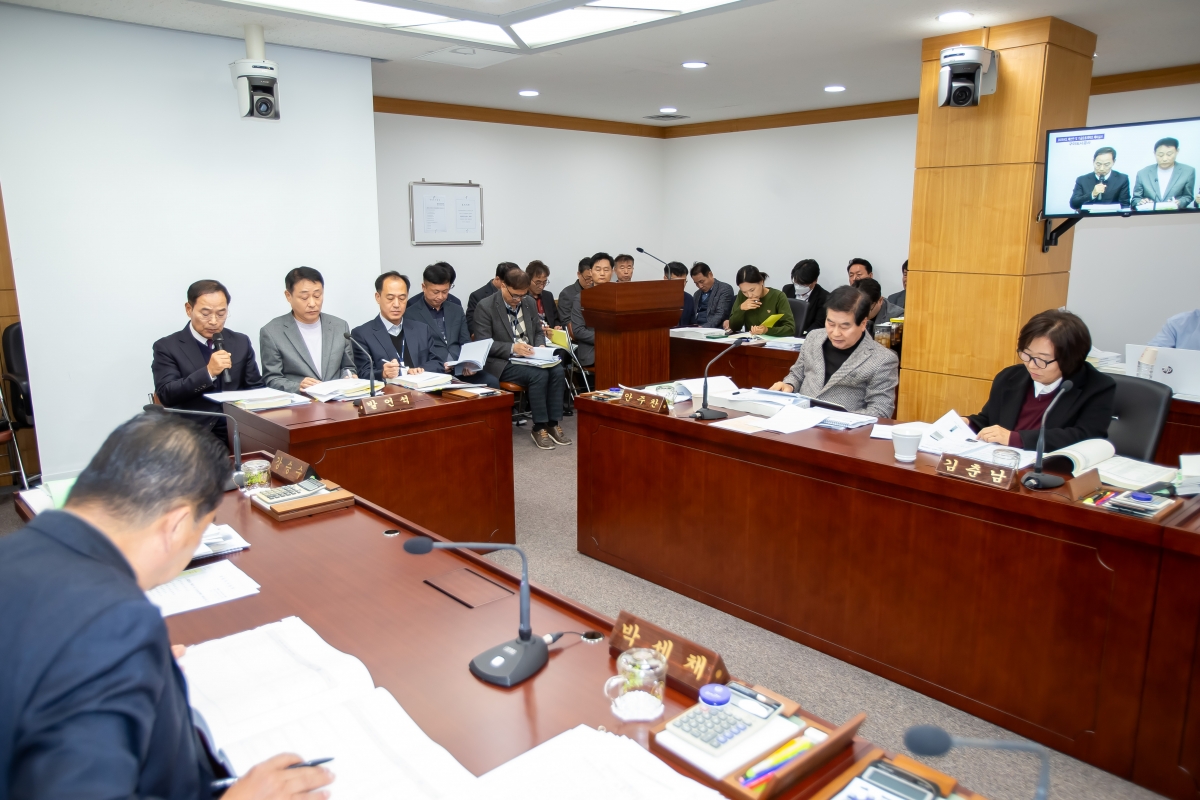 20241129-022[_P7U5168-제262회 정례회시 문화환경위원회 2025년도 예산안 및 기금운용계획안 예비심사활동.jpg