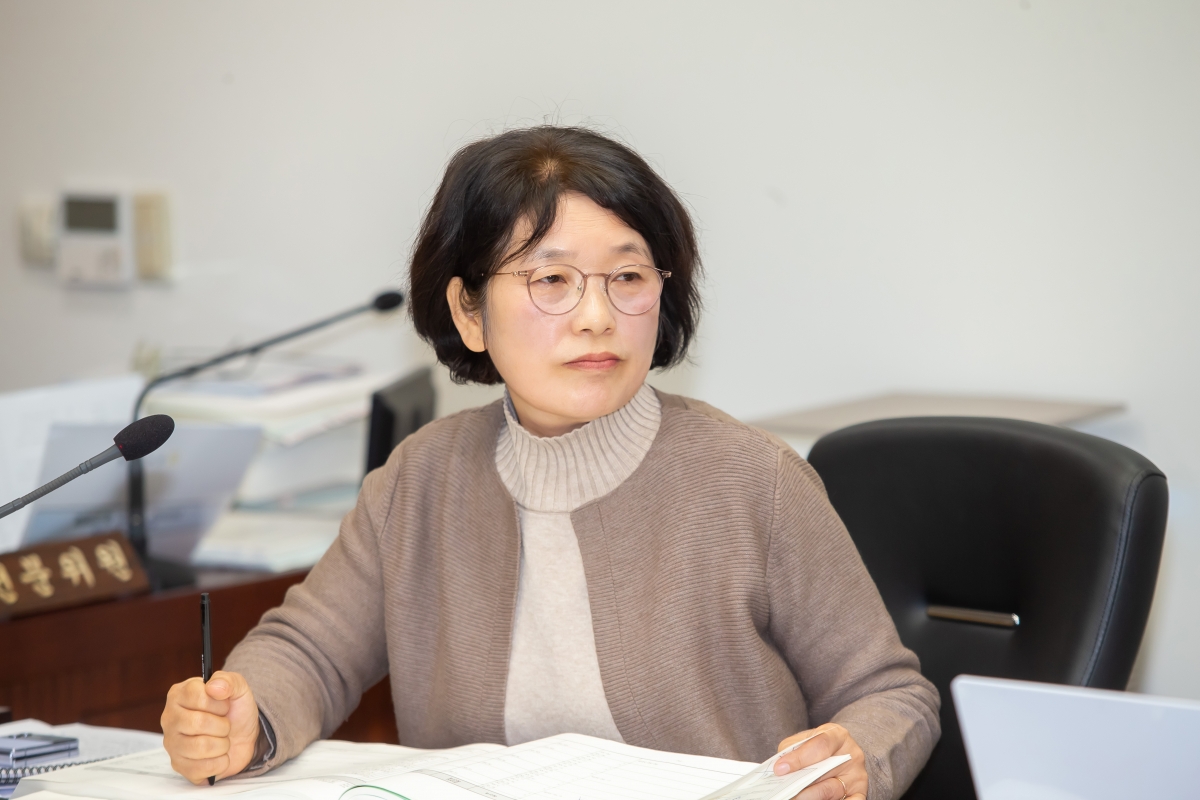 20241127-055[_P7U4874-제262회 정례회시 문화환경위원회 2025년도 예산안 및 기금운용계획안 예비심사활동.jpg