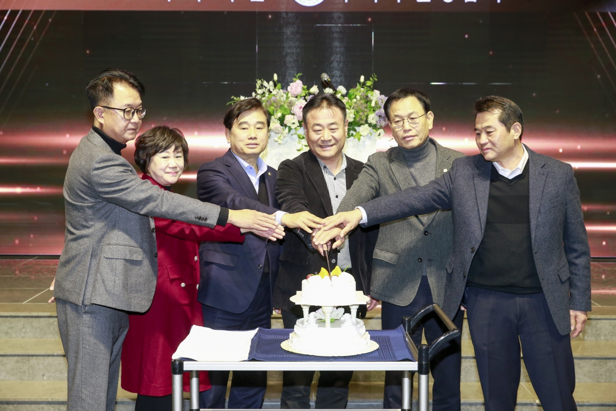 20241129-042[_P7U5245-제33회 구미시장기타기 볼링대회 시상식 및 볼링인의 밤.jpg
