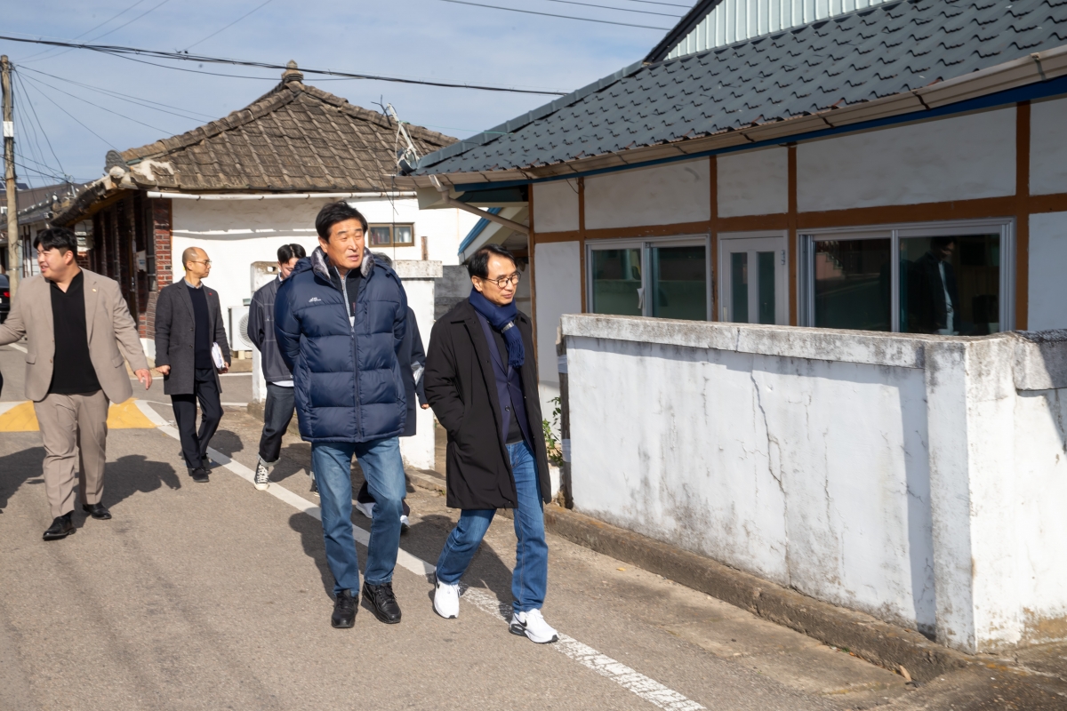 20241203-056[_P7U5654-제262회 정례회시 기획행정위원회 영덕군 뚜벅이마을 비교견학.jpg