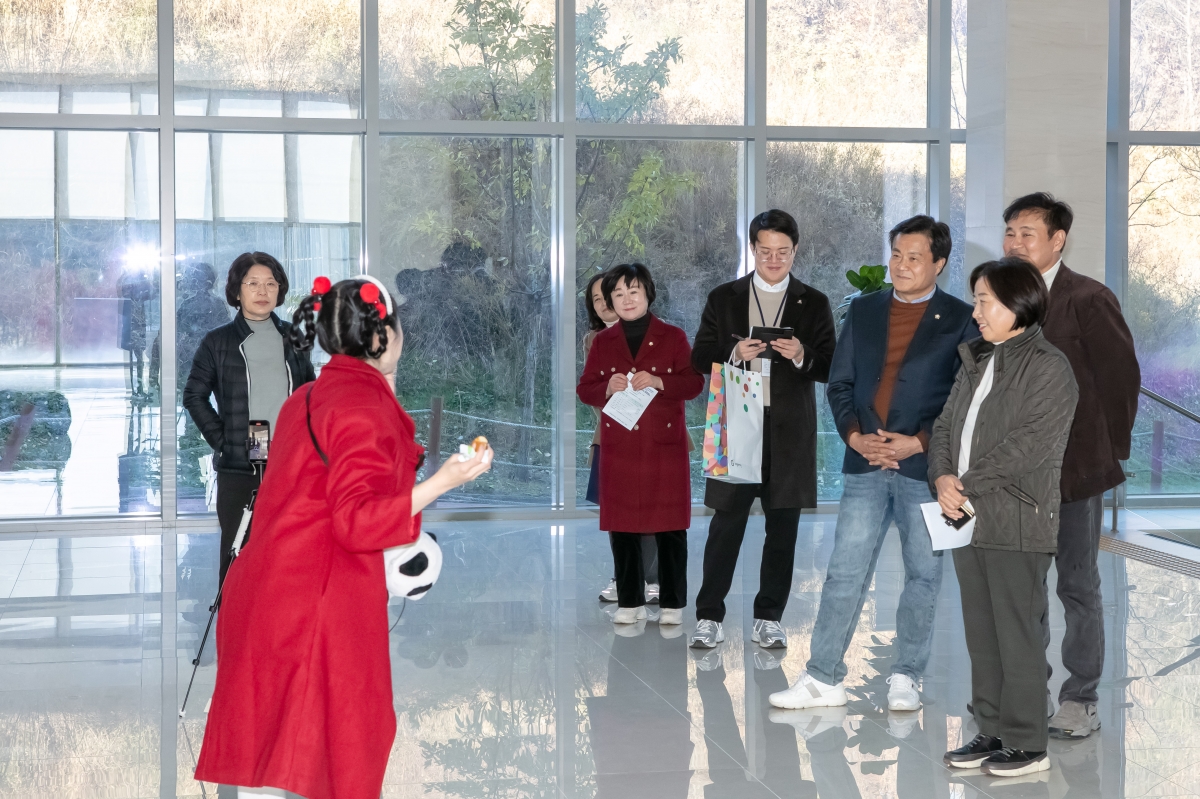 20241203-068[IMG_6191-제262회 정례회시 문화환경위원회 새마을운동테마공원 현장방문활동.jpg