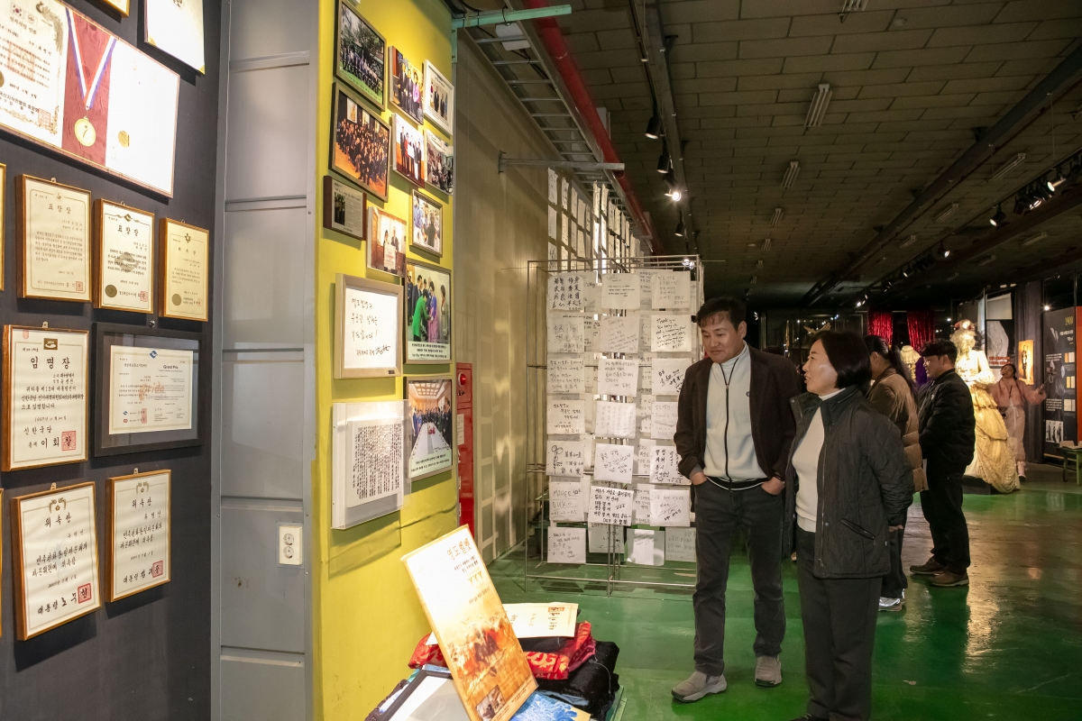 20241203-118[IMG_6257-제262회 정례회시 문화환경위원회 영도벨벳 기업체 현장방문활동.jpg