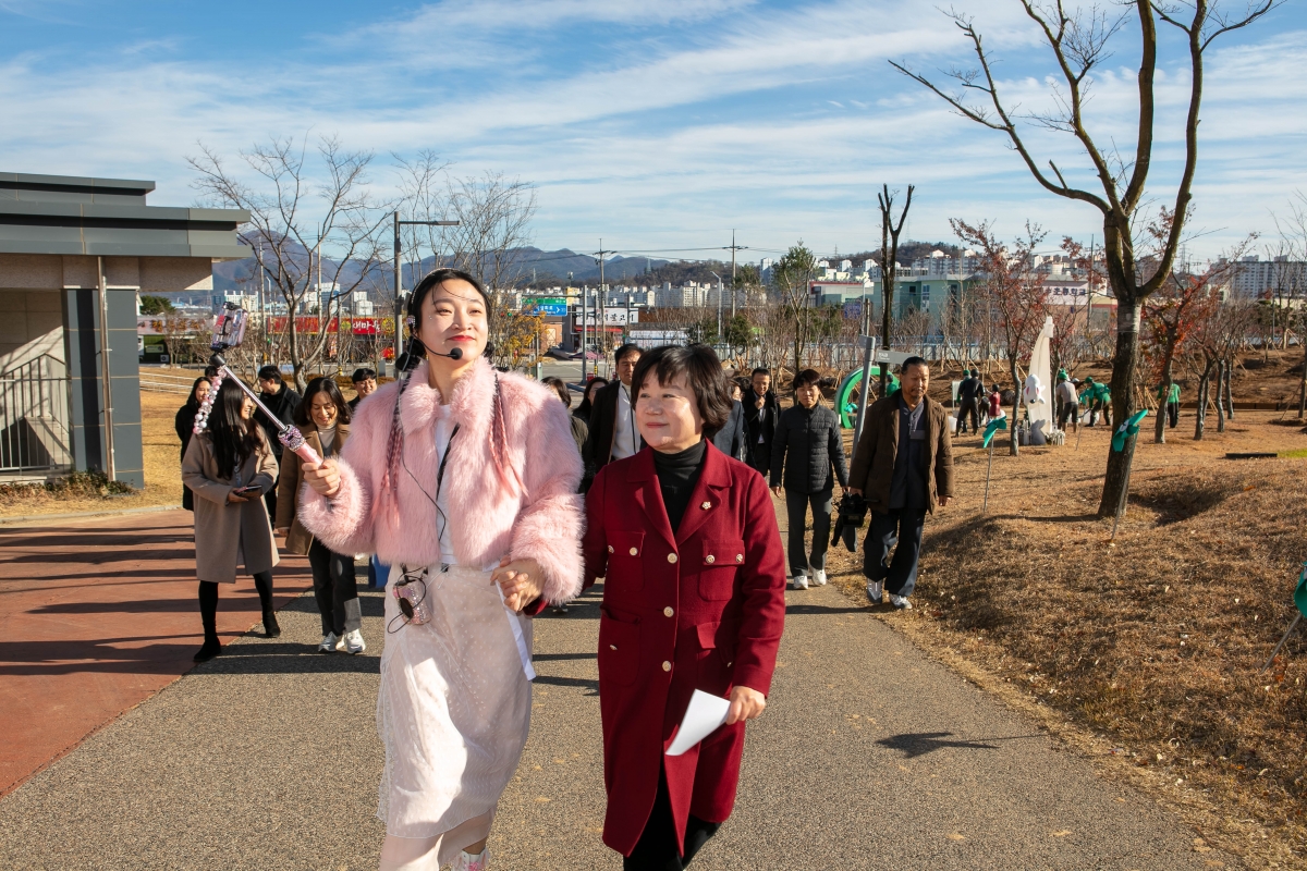 20241203-063[IMG_6183-제262회 정례회시 문화환경위원회 새마을운동테마공원 현장방문활동.jpg