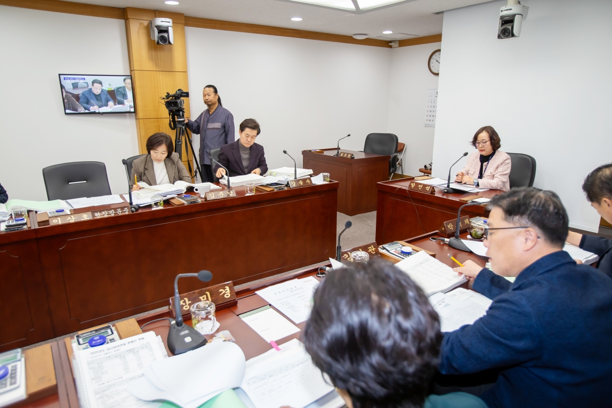 20241204-018[_P7U5726-제262회 정례회시 예산결산위원회 2025년도 예산안 및 기금운용계획안 심사활동.jpg