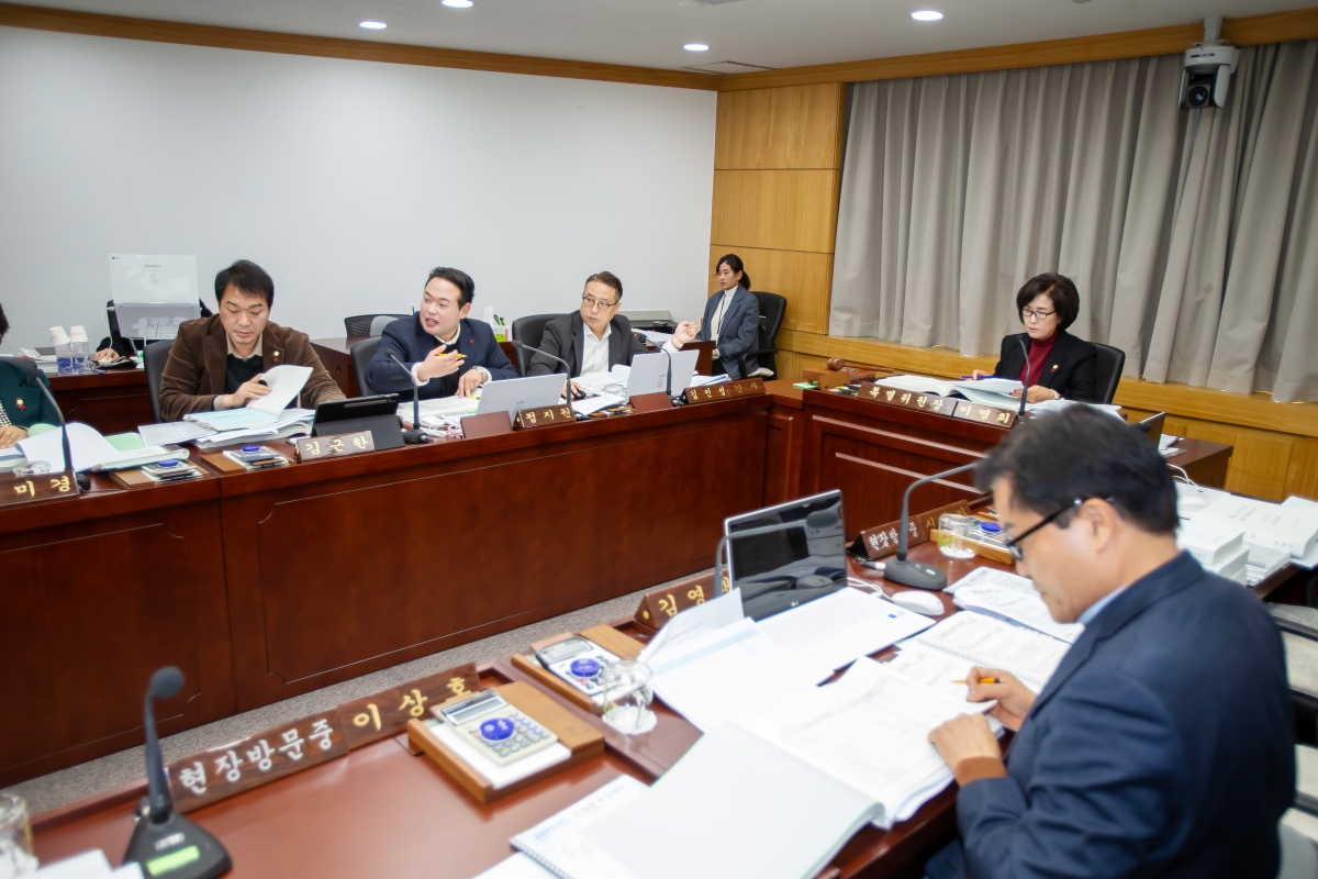 20241204-016[_P7U5718-제262회 정례회시 예산결산위원회 2025년도 예산안 및 기금운용계획안 심사활동.jpg