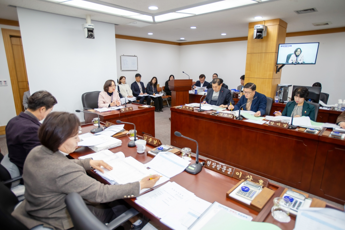 20241204-017[_P7U5722-제262회 정례회시 예산결산위원회 2025년도 예산안 및 기금운용계획안 심사활동.jpg
