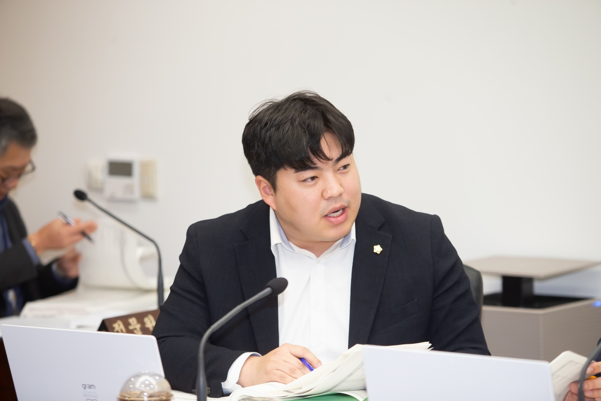 20241205-008[_P7U5802-제262회 정례회시 예산결산위원회 2025년도 예산안 및 기금운용계획안 심사활동.jpg