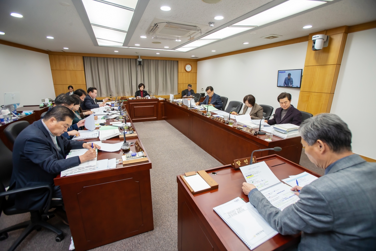 20241204-009[_P7U5688-제262회 정례회시 예산결산위원회 2025년도 예산안 및 기금운용계획안 심사활동.jpg